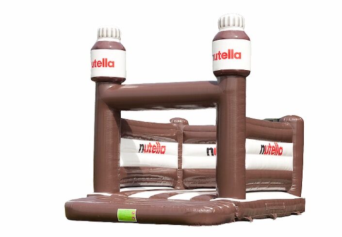 Op maat gemaakt opblaasbaar springkussen voor nutella 
